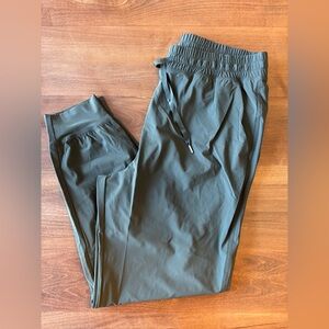 Women's Old Navy Sleektech Go Dry Olive Green Pants (M)